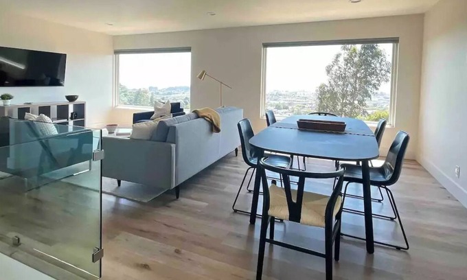 El Cerrito House | East Bay Mira Vista Retreat