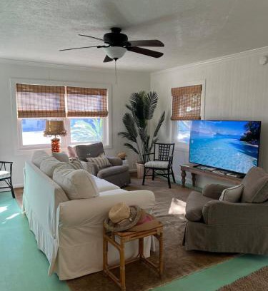 Parker House | East Bay Pearl Cottage