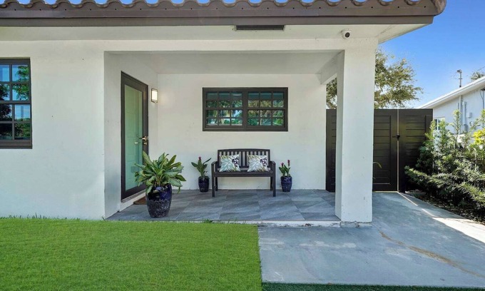 Melaleuca Gardens Apartment | East Beach Apart by PMI unit 2