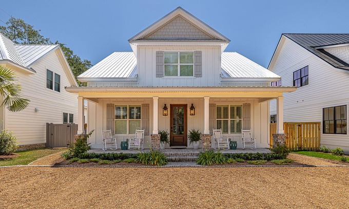 East Beach House | East Beach Paradise! Private pool!
