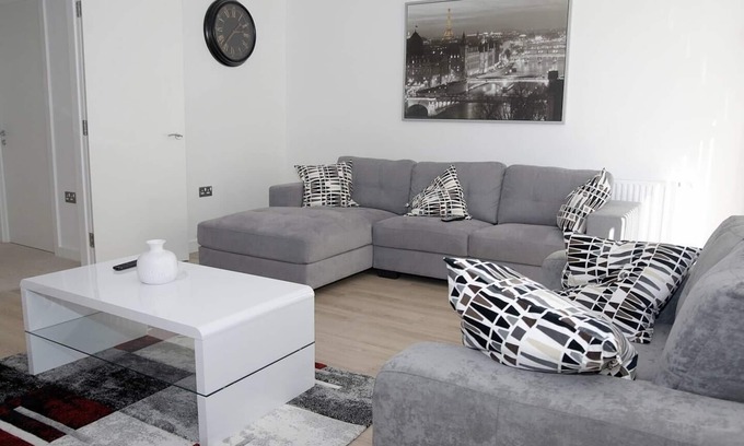 Canning Town House | East Central London - Sleeps 6 - Pet Friendly
