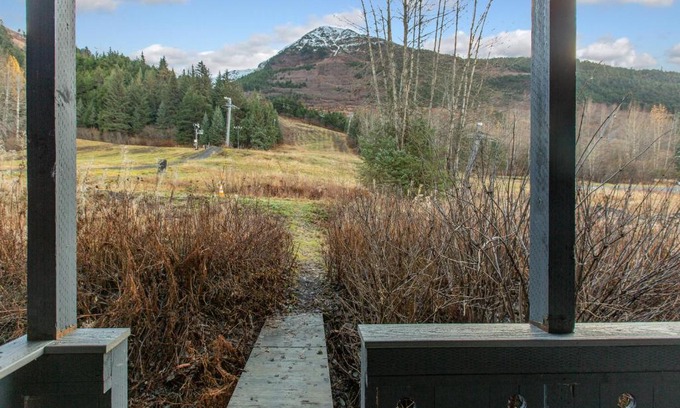 Alyeska Hotel | East Condo #208