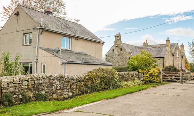 Haydon Bridge Cottage | EAST COTTAGE, pet friendly, with open fire in Haydon Bridge