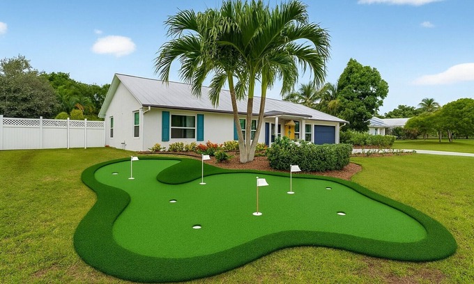 Tropic Palms House | East Delray Luxury Family Villa – Pool, Golf & Playground
