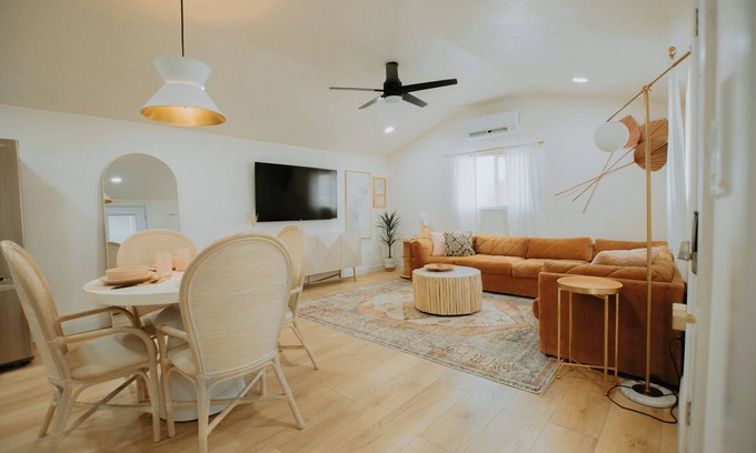 Huning Highland Historic District House | East Downtown Desert Chic Casita+Hot Tub+Pet Friendly+No Pet Fee!