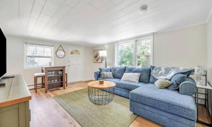 Flanders Cottage | East End Escape