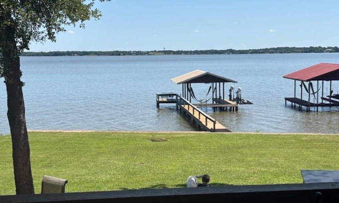 Kemp House | East facing - 3 bedroom, 3 bath home, with dock, large deck.AC and Wifi .