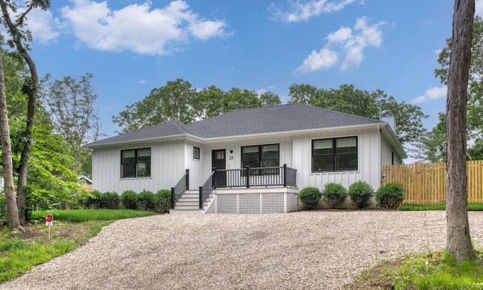 East Hampton North House | East Hampton NEW home with Pool: 5 minutes from town and beaches. Kid friendly