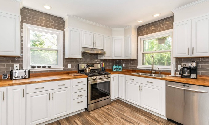 Springs House | East Hampton Vacation Home, Walk To Bay Beaches, Sleeps 8