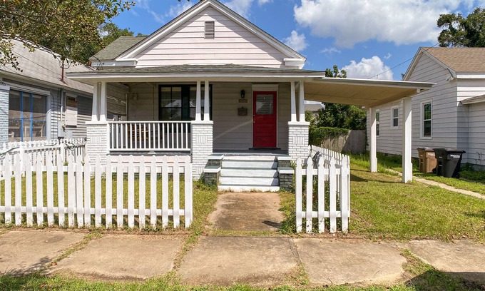 East Hill House | East Hill Coastal Cottage, prefect for couples and families, pet friendly.