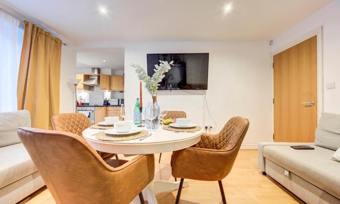 Shadwell Apartment | East London Tower Bridge apartment