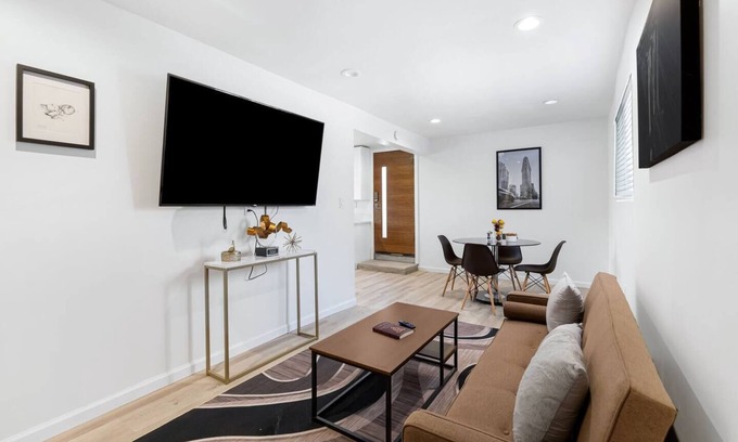 Los Angeles Apartment | East Los Angeles Hideaway