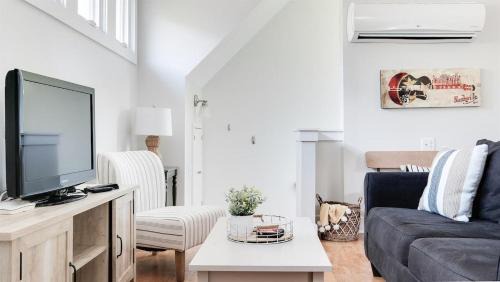 Eastwood Apartment | East Nash Hideaway