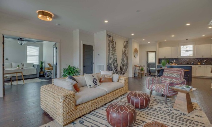 Shelby Hills House | East Nash | Hot tub | Sleeps 12 | 2Mi to Broadway