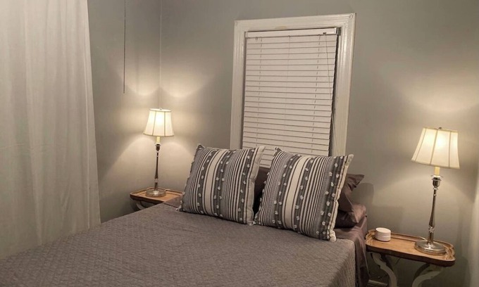 Greenwood Cottage | East Nashville Cottage - Pet Friendly