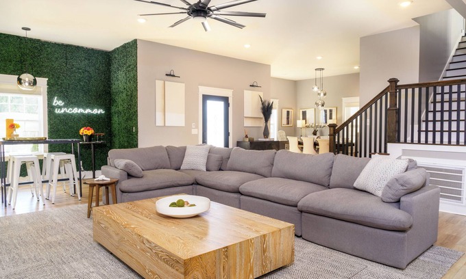 Inglewood House | East Nashville Luxury Group Stay 5BR w/Theater Near Broadway