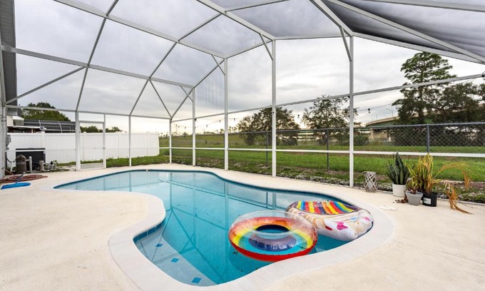 Orlando House | East Orlando Getaway - 3BR/2BTH - *Pool *Parking