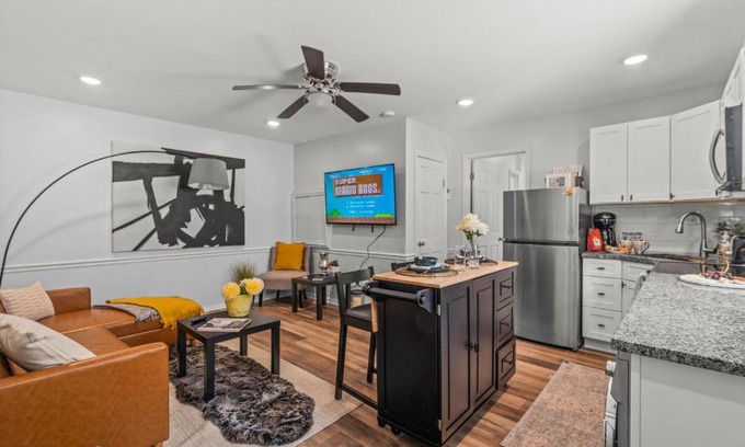 Passyunk Square Apartment | East Passyunk Trendy Apartment