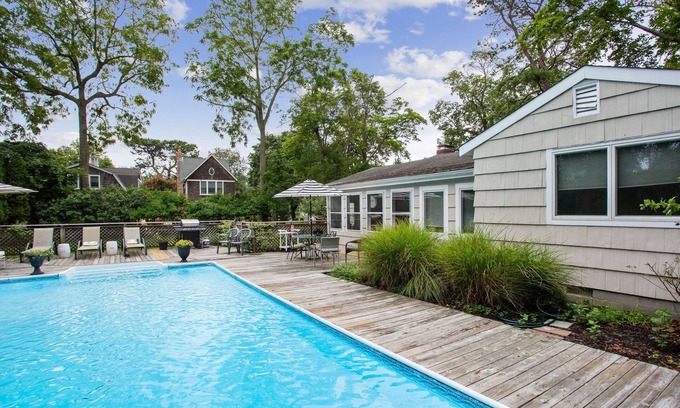 East Quogue House | East Quogue Designer Home Pool in Beautiful Hamptons