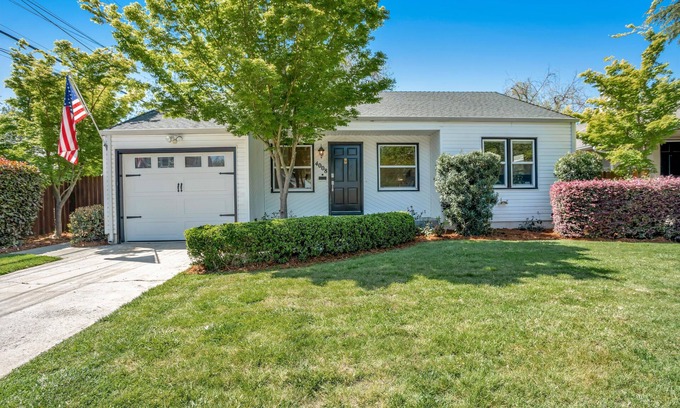 Central Sacramento House | East Sacramento Charmer