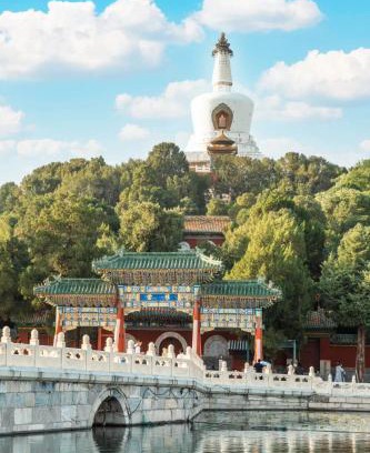 Dongcheng Hotel | East Sacred Hotel-Very close to the Drum Tower,The Lama Temple,Houhai Bar Street,Nanluoguxiang,Tiananmen Square and the Forbidden City, and the subway st ation is also very close
