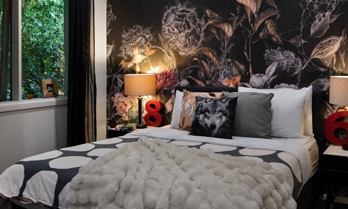 Daylesford Apartment | East St 2 is one of three contemporary apartments set within beautiful gardens
