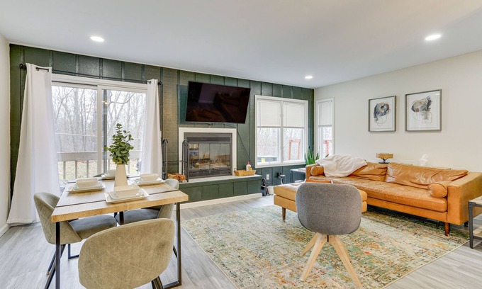 East Stroudsburg House | East Stroudsburg Townhouse < 1 Mi to Ski Area!