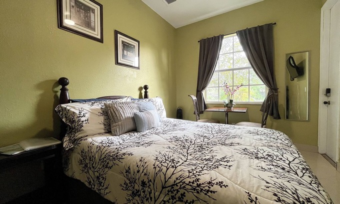 Rural Estates House | East- Sunset Hide Away