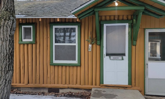 East Tawas Cabin | East Tawas 1 bedroom Barberry cabin