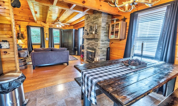 Mooresburg Cabin | East Tennessee Woodsy Cabin Near Cherokee Lake