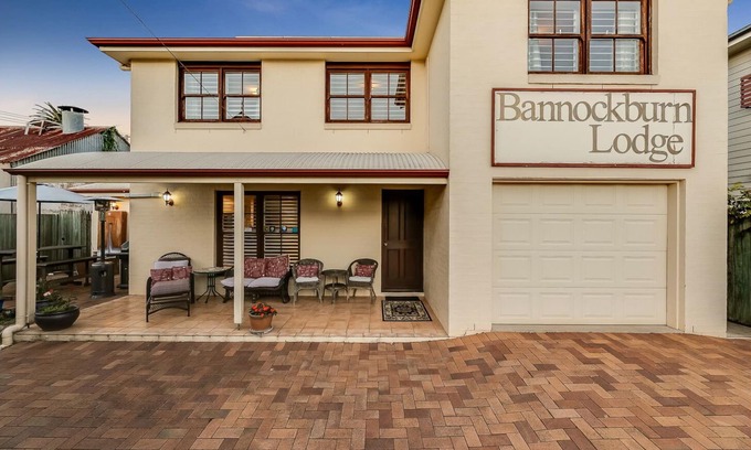 East Toowoomba House | East Toowoomba, sleeps 6, opposite Queens Park