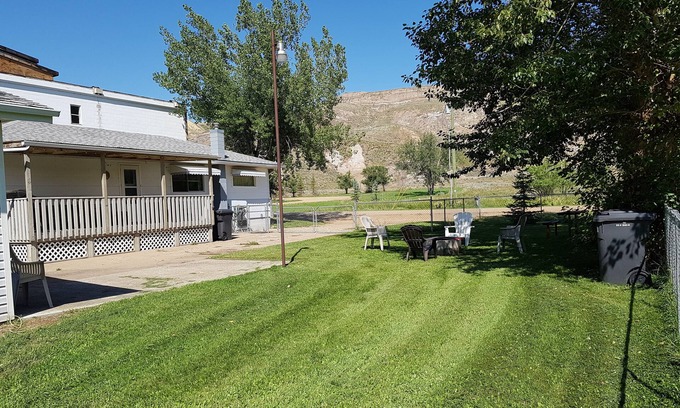 Drumheller House | East Valley Guest House. Located in the heart of the dinosaur valley badlands