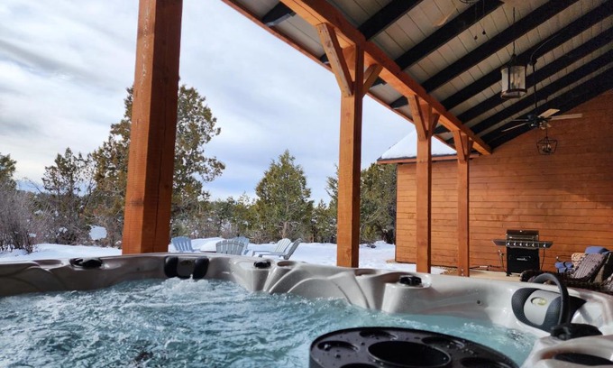 Zion National Park East Entrance House | East Zion Mesa Retreat- Luxury, Hot Tub, Resort Amenities