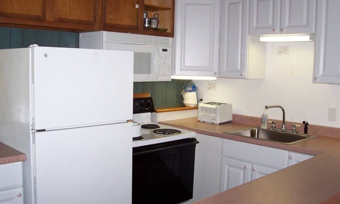 Quidnet Cottage | Eastern end of Nantucket pet friendly, Kid friendly secluded cottage