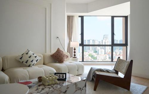 Huangpu Apartment | Eastern Hub - Bund Branch Near Yuyuan Garden Convenient Subway