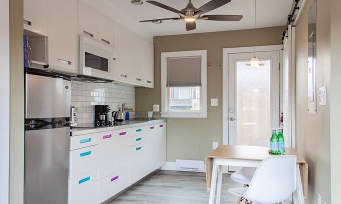 Capitol Hill Apartment | Eastern Market Carriage house efficiency/PRIVACY