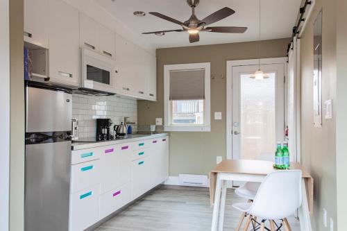 Capitol Hill Apartment | Eastern Market Carriage house efficiency PRIVACY