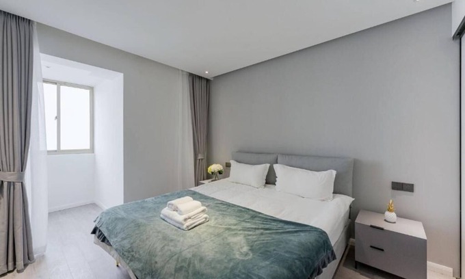 Changning Apartment | Easternhub- Modern Light Luxurious Three-bedroom Apartment Lazy Afternoon