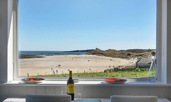 Newton by the Sea Cottage | EASTFIELD, pet friendly, with a garden in Low Newton-By-The-Sea
