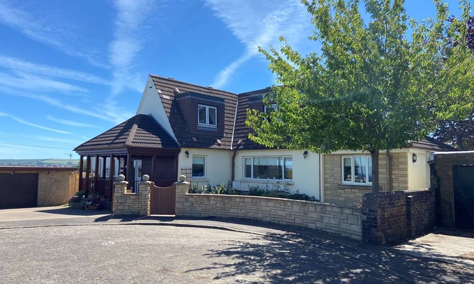 Joppa House | Eastfield - a villa that sleeps 10 guests in 4/5 bedrooms