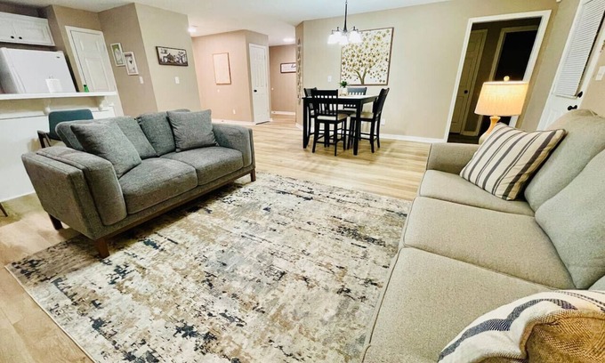Hammond Apartment | Eastgate 10A beautiful townhouse