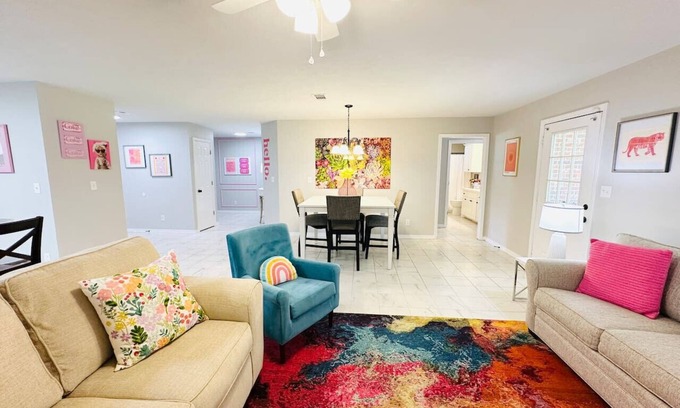 Hammond Apartment | Eastgate 3A Pretty in Pink