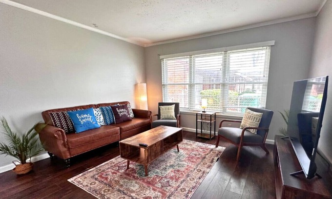North Shore House | Eastside Gem | Cozy, Clean & Close to Everything