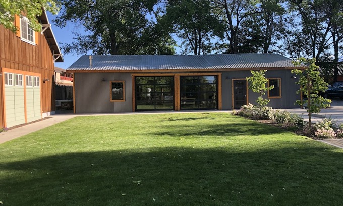 Bishop Hotel | Eastside Guesthouse