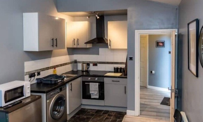 Hanham Apartment | Eastville Superb Dwelling, sleeps up to 4 guests