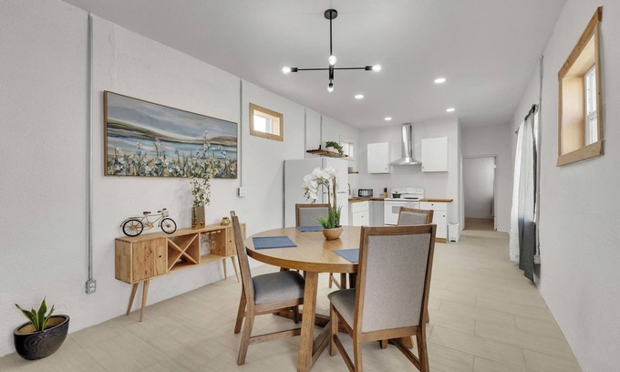 Segundo Barrio Apartment | Easy access~freeway~downtown~Mexico~king bed~star on Mountain View