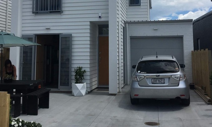 Mangere Bed & Breakfast | Easy airport stopover or Auckland stay
