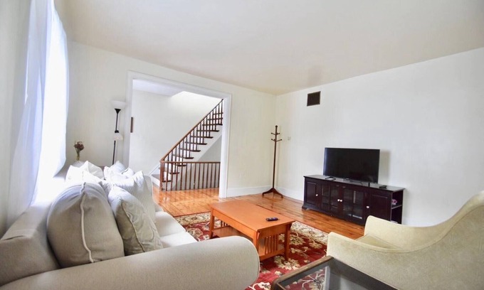 Brunswick Apartment | Easy Breezy Downtown Brunswick 2 BR