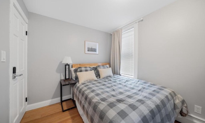 Columbus Park - Andrew Square Apartment | Easy Commute South Boston 4BR 1BH Apt