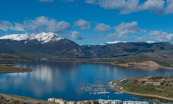 Dillon Condo | Easy Drive to 6 Ski Areas. Walk to Dining, Shops. 2 Decks, Grill, Garage